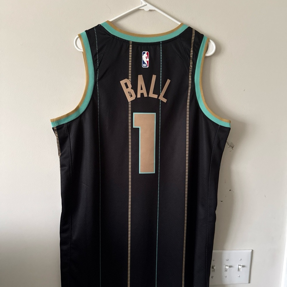 Men’s Jordan LaMelo Ball #1 Charlotte Hornets 2022/23 City Edition Jersey Sz 48 - Picture 6 of 6